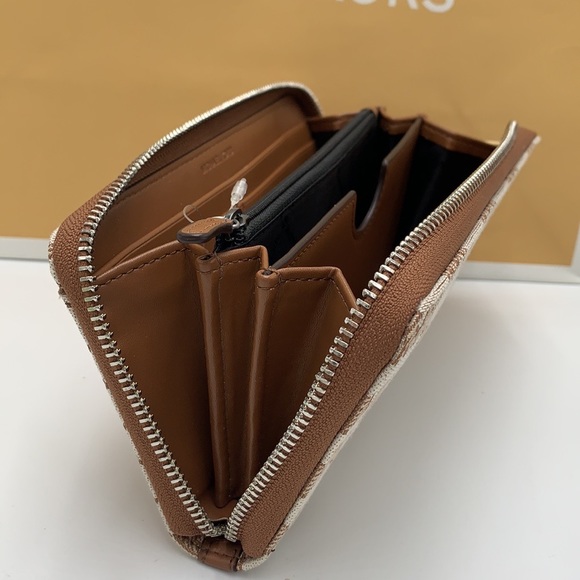 Michael Kors Men’s Women’s Cooper Tech Zip Around Continental Wallet
Light Cream - Picture 6 of 13